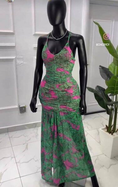 Très belle robe fleurie en dos croisé S M L