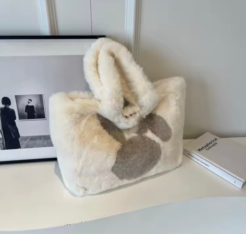 Sac fourrure blanc motif lapin