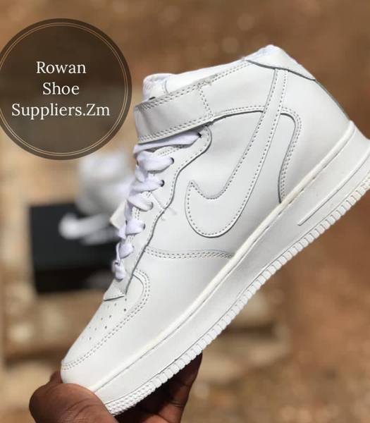 White Nike Sneakers size 6-10