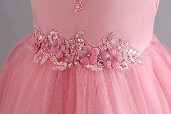 Robe de princesse fleurie rose