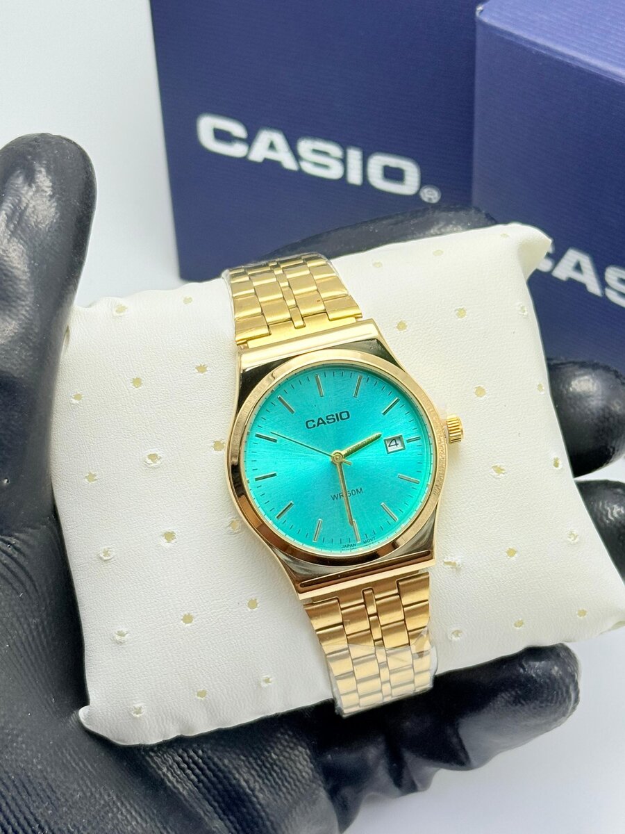 Montres Casio élégantes dorées