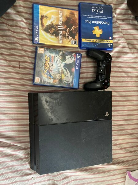 Console PS4 avec jeux