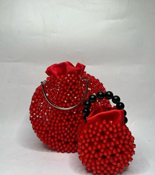 Sac à main perlé rouge