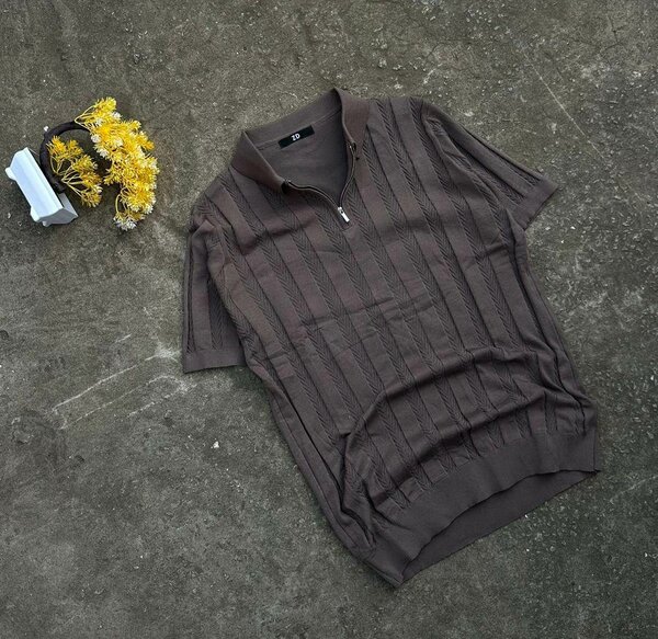 Polo zippé en tricot marron