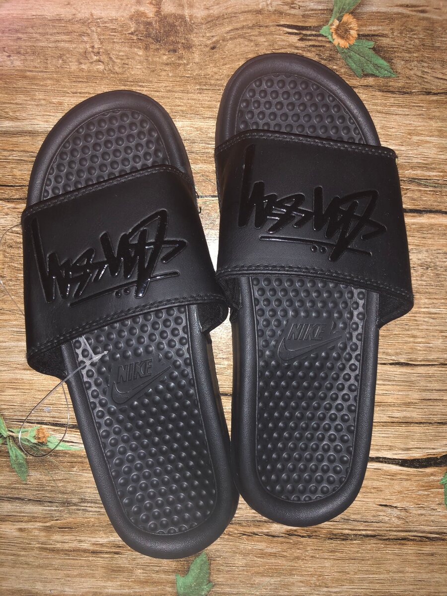 Claquettes Nike noires