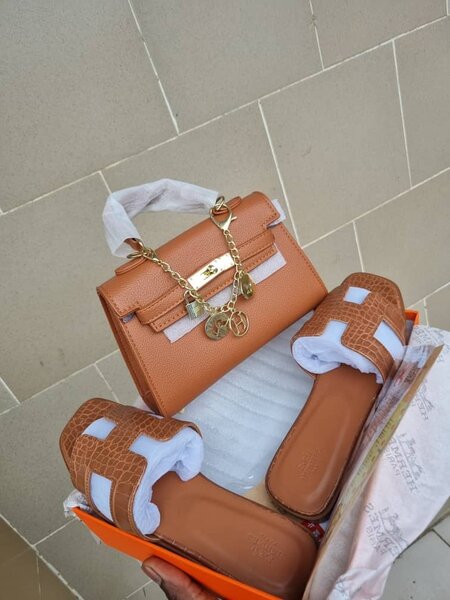 Ensemble sac et sandales élégants