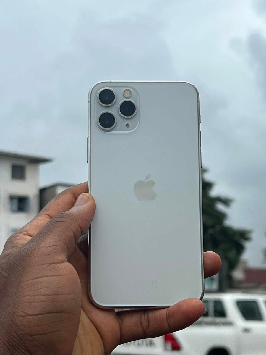 IPHONE 11 PRO 64GIGA QUASI NEUF ÉTAT 10/10