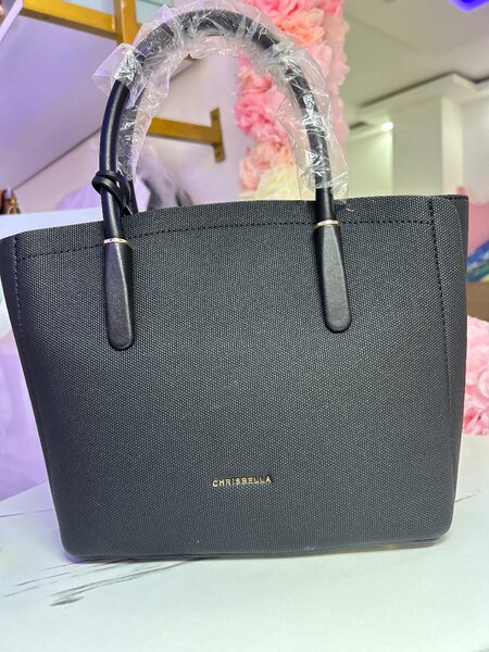 Sac à main en cuir noir élégant