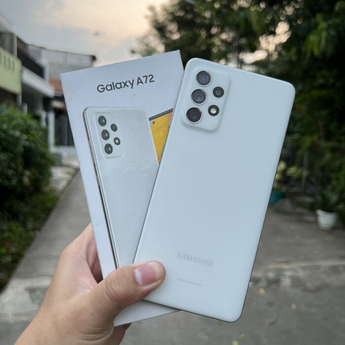 Brand new galaxy A72 5G 128gb/6gb ram 4500mAh battery capaci