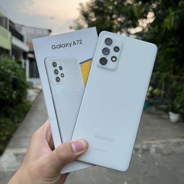 Brand new galaxy A72 5G 128gb/6gb ram 4500mAh battery capaci