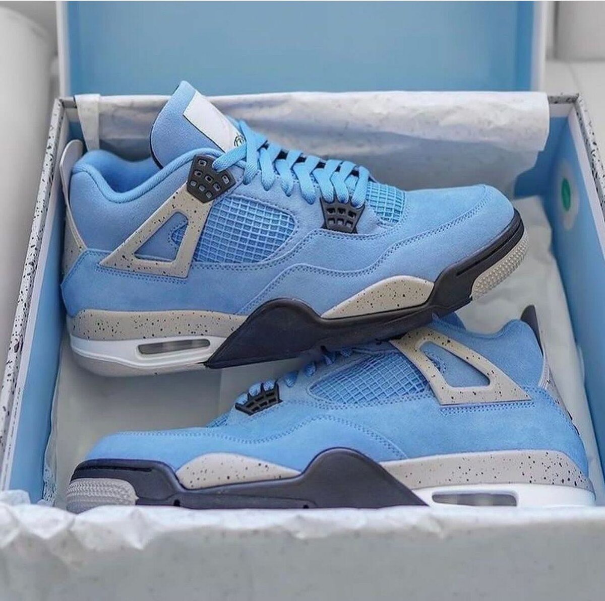 AIR JORDAN 4