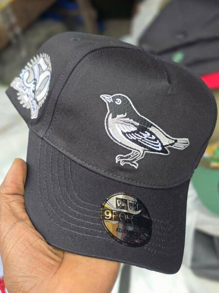 Casquette brodée oiseau tendance