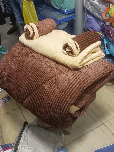 Bedroom set: Corduroy comforter + 2 pillows +1 duvet cover