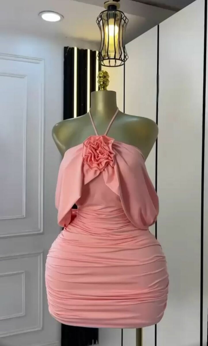 Robe rose moulante élégante