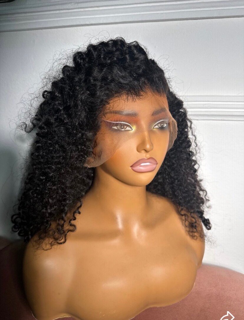 Perruque bouclée lace front