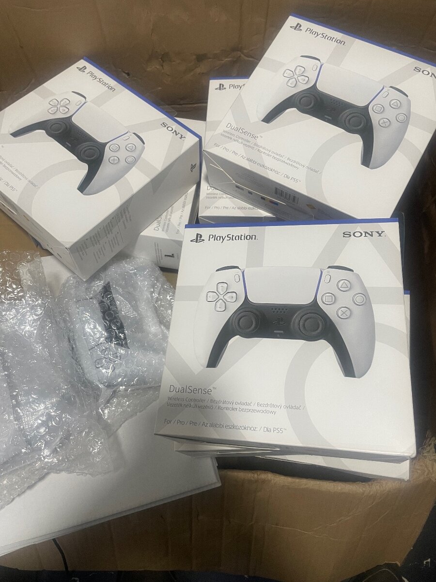PS5 controllers