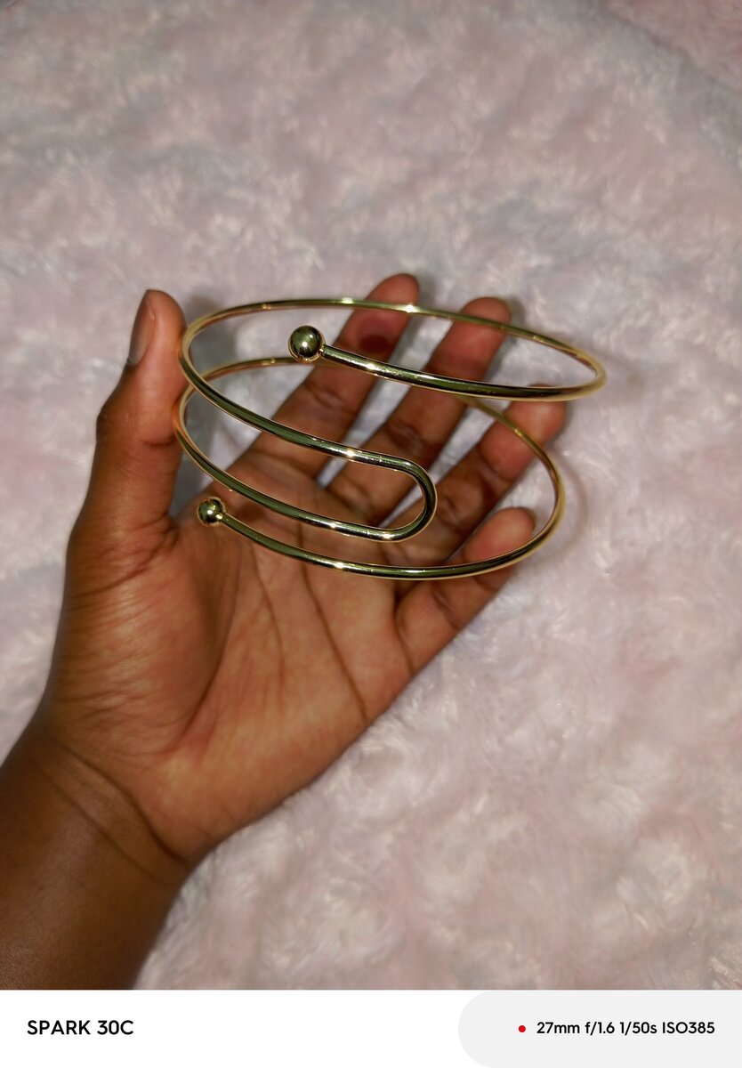 Bracelet de bras doré élégant