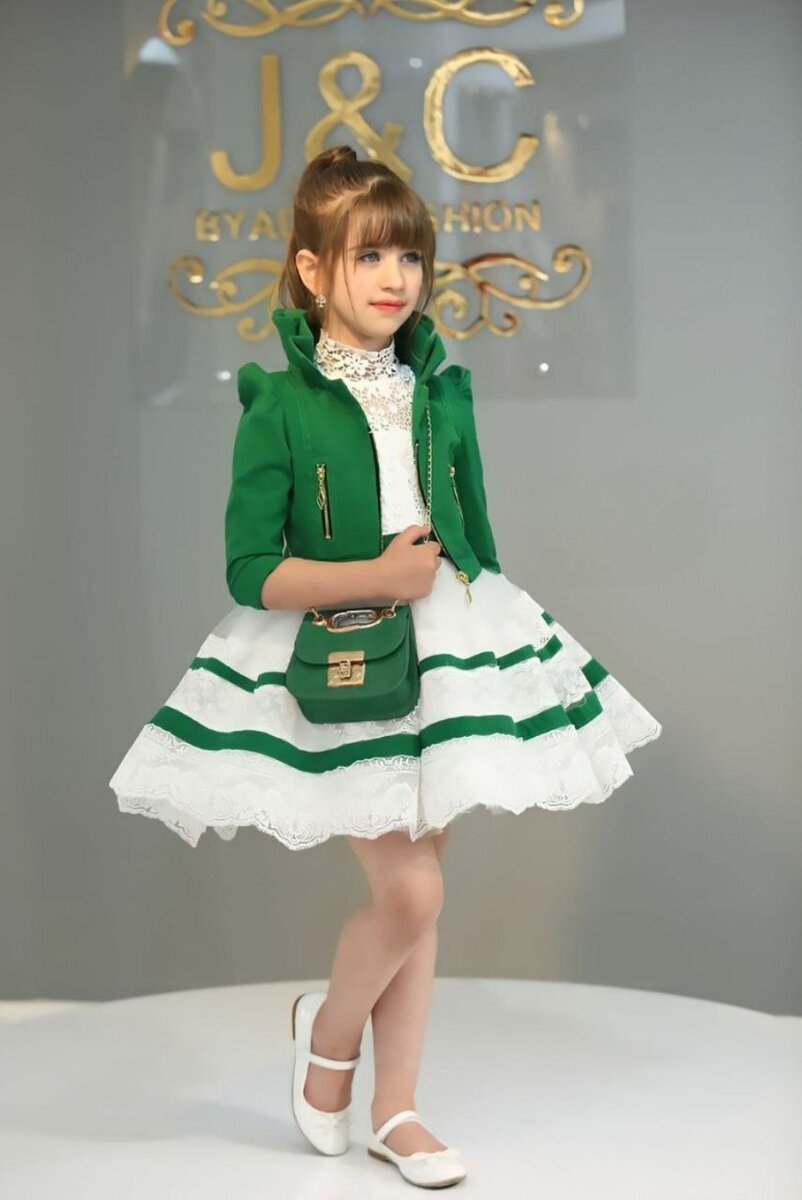 Girls Classic Dress.