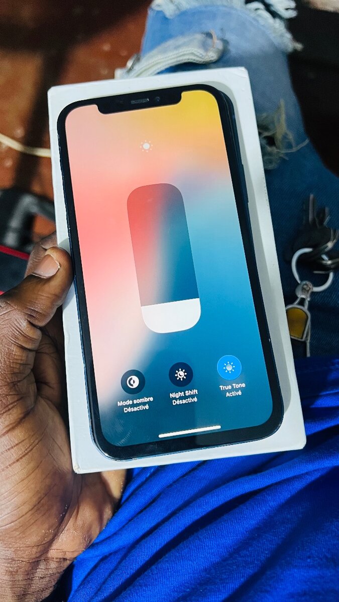 iPhone 12 128giga sans ID