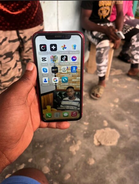 iPhone 12 simple propre