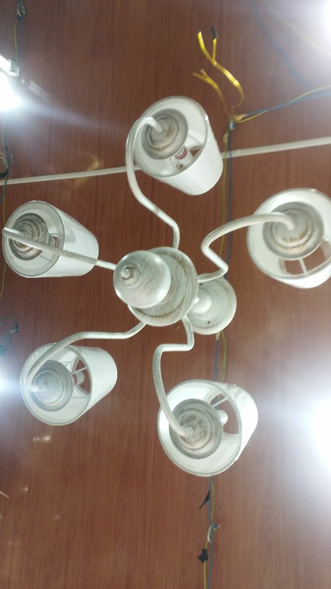 Lustre Classique à 6 Lampes