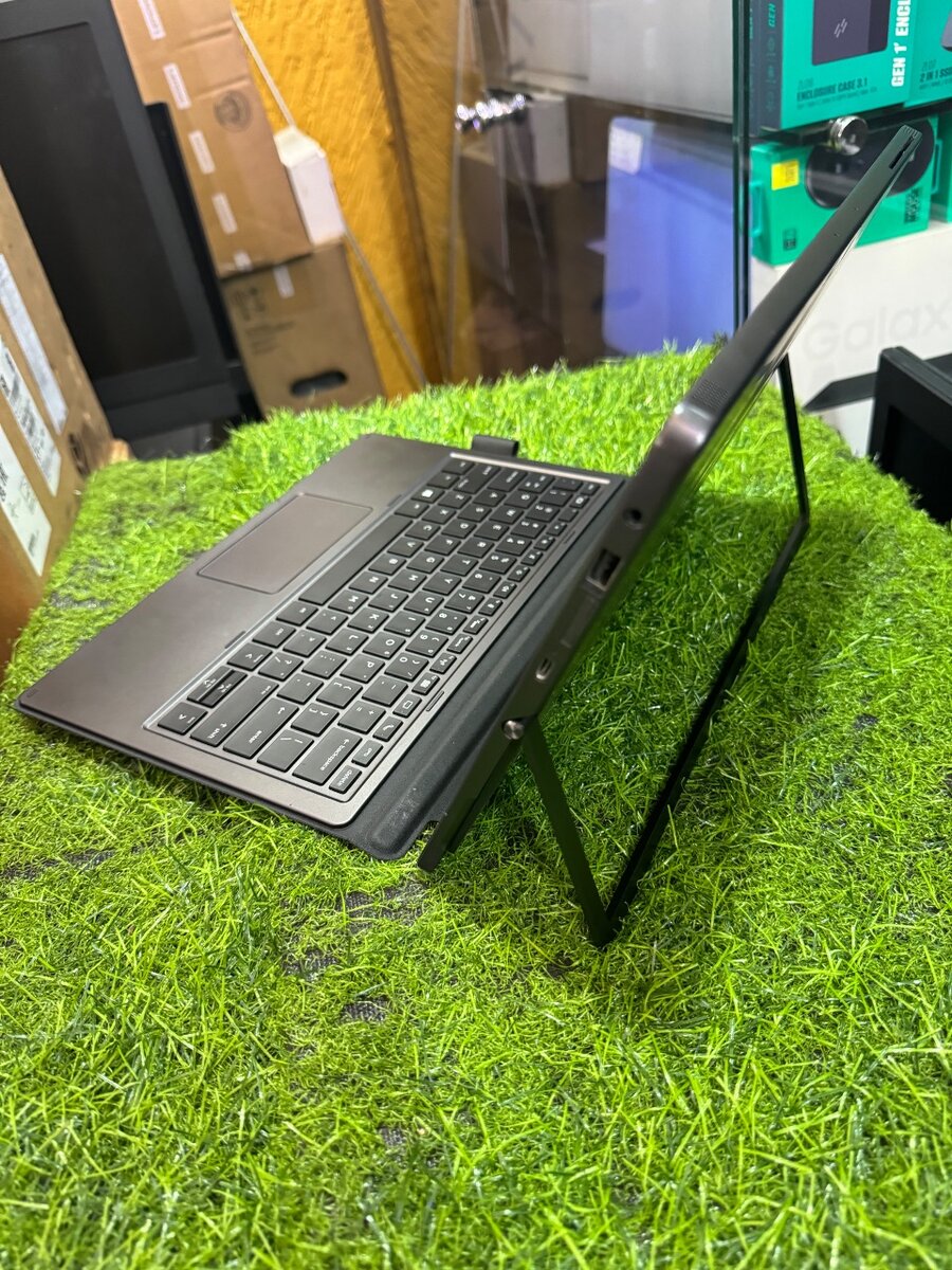 HP Pro x2 RAM 8GB Intel Core i7 SSD 256GB KEYBOARD light