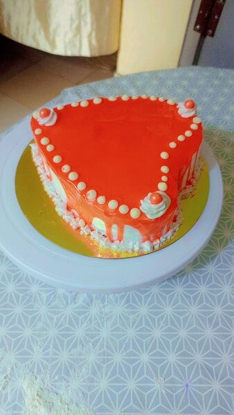 Gâteau en cœur rouge