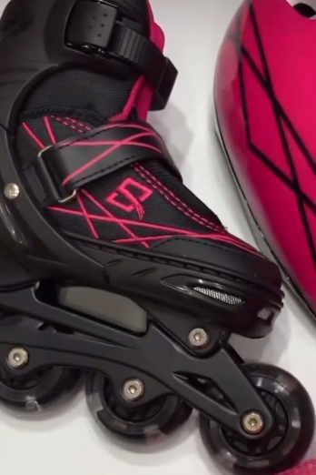 Коньки роликовые черные