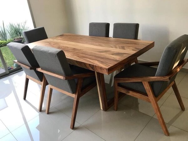 Table à manger en bois massif