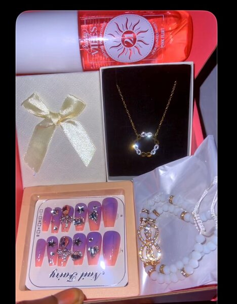 Coffret Cadeau: Bijoux et Beauté