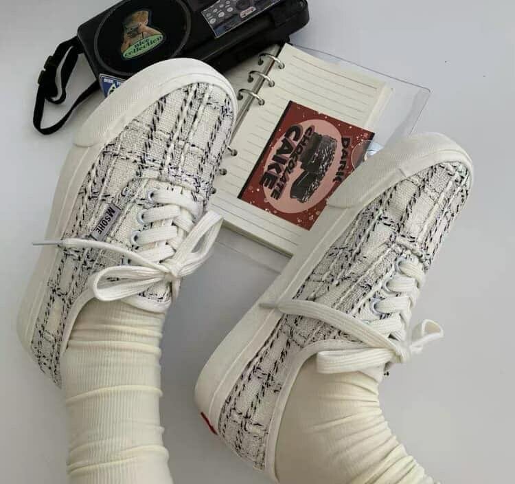 Baskets élégantes à motif