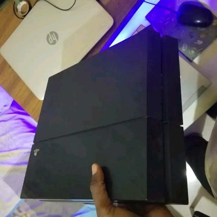 Console PS4 Slim avec Accessoires