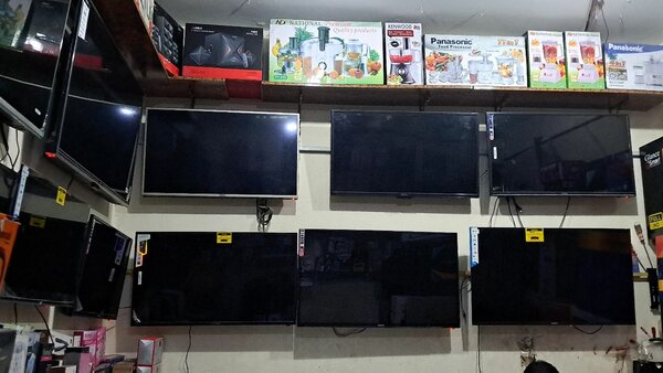 Smart LED TV 43 INCH UHD WIFI