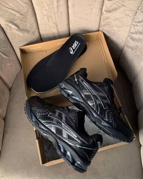 Chaussures de course noires Asics