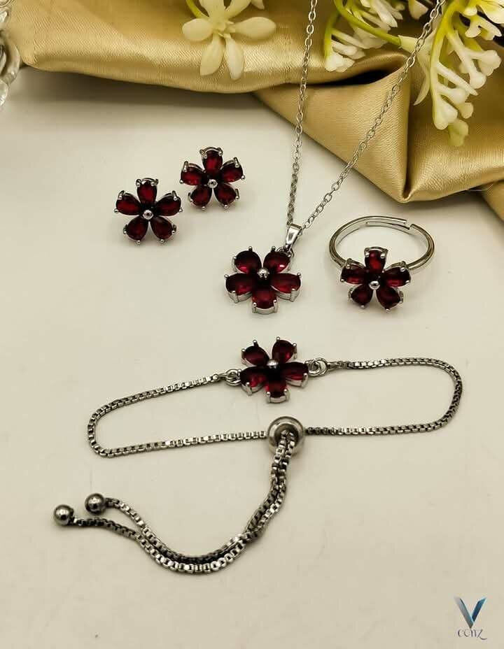 Zircon pendant set