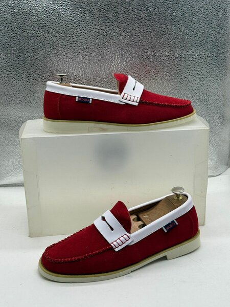 Mocassins rouges en daim élégants