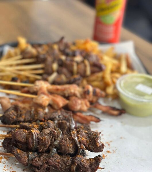 PLAT DE BROCHETTE DE BŒUF