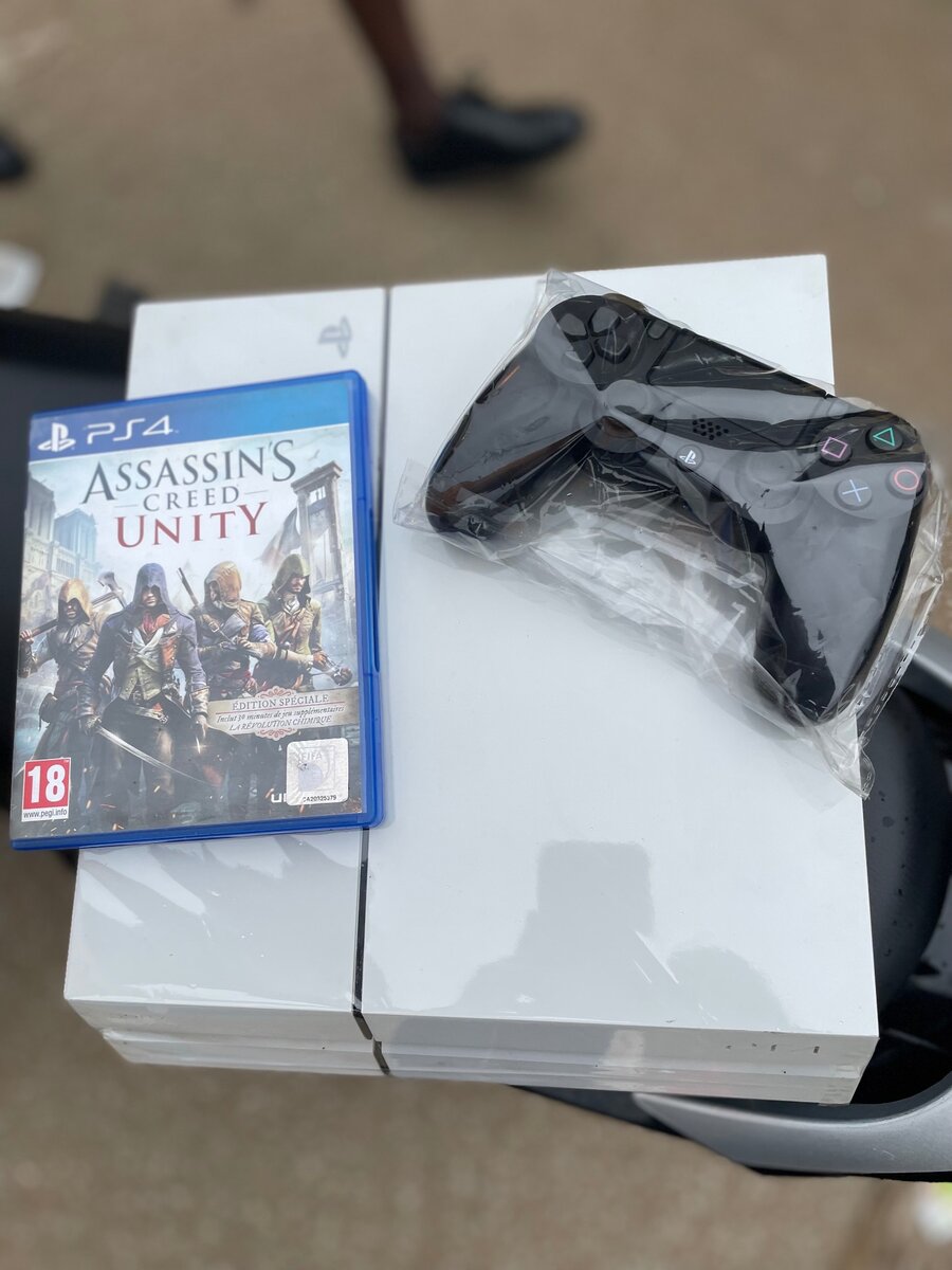 PS4 Fat blanche quasi neuve