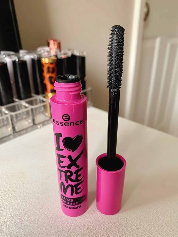Mascara volume extrême Essence