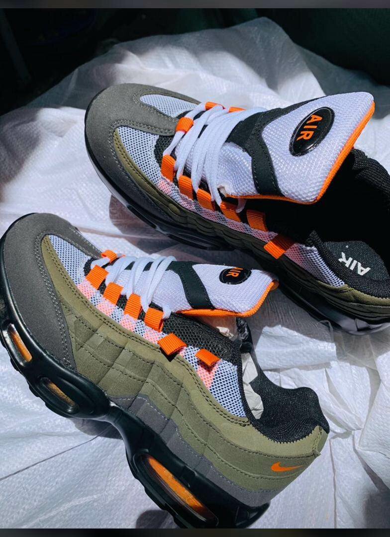 NIKE SNEAKERS,VANS,YEEZY SLIDES