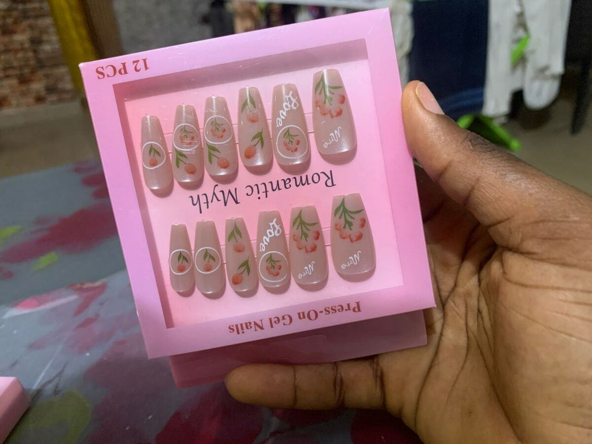 Ongles Press-On Fleuris 12pcs