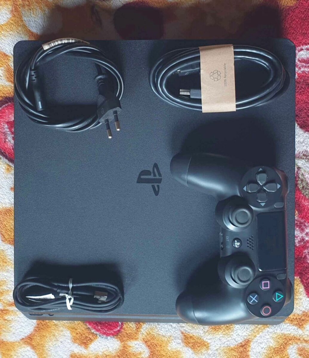 Console Sony PS4 Slim