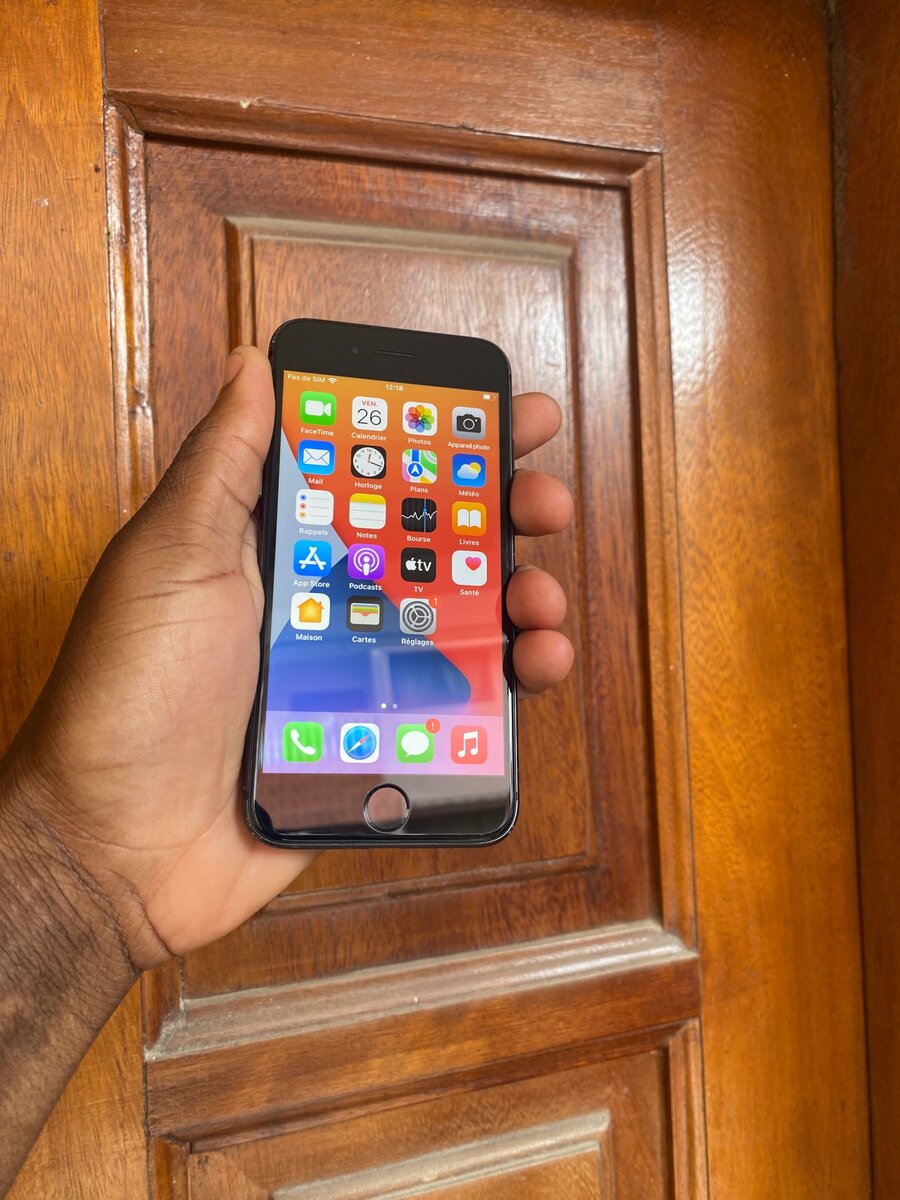 iPhone 8 64G très propre