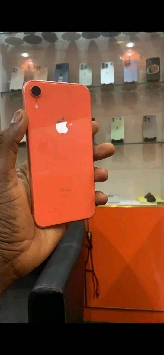 iPhone XR 64giga casineuf très propre