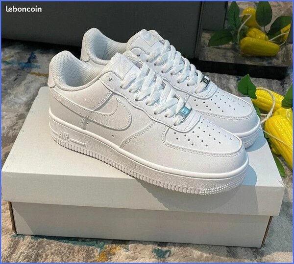 Tongs en cuir élégantes