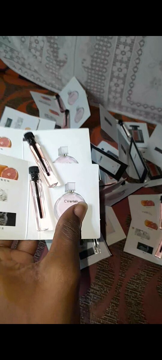 Échantillons de Parfum Variés