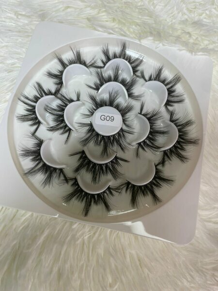 Faux cils en cercle G09