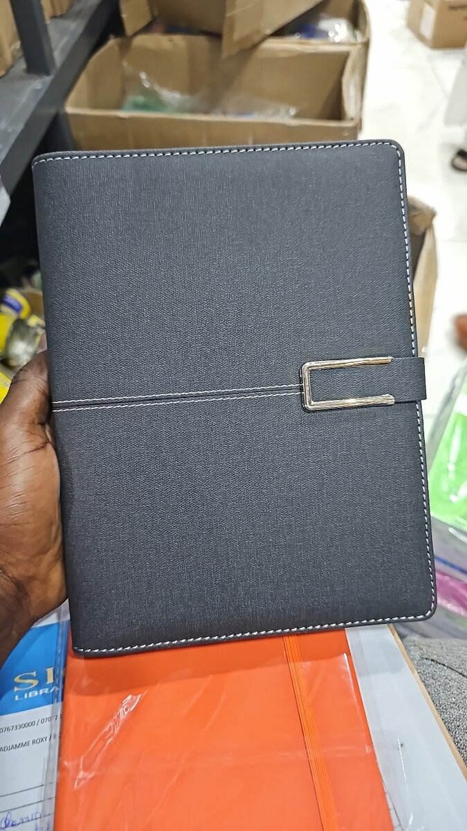 Carnet élégant en cuir noir