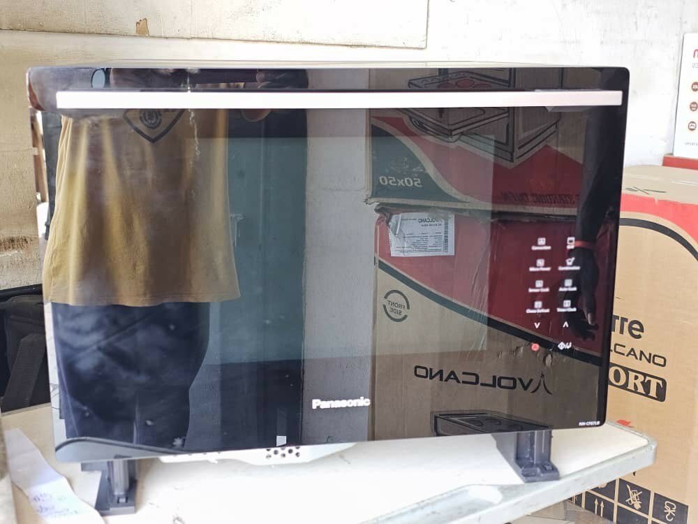 Authentic Panasonic 31 Littes Microwave- black