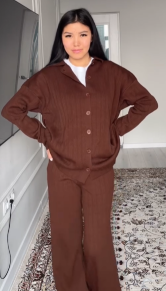 Аялдардын костюму